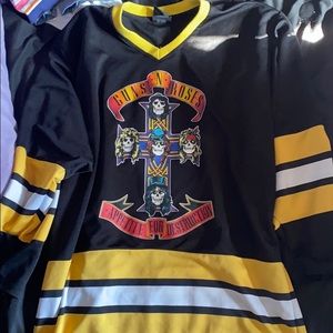 Over sized guns and roses jersey